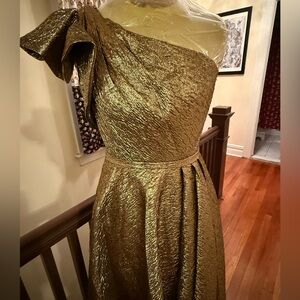 Mac Duggal Elegant Gold One-Shoulder Dress